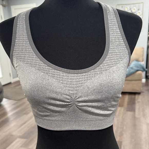 New Balance Charcoal Textured Sports Bra - Picture 1 of 5